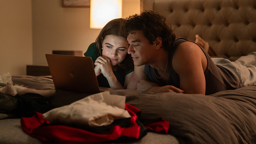 ‘Off Campus’ – Prime Video’s Swoon-Worthy Hockey Romance Scores the Perfect Goal – Review